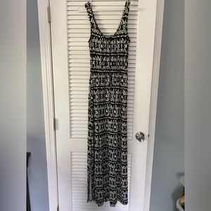 Black and white summer maxi dress, size small